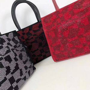 DealShaker: Сумки кожаные за 100% ONE. Байкал ЭКСПО.